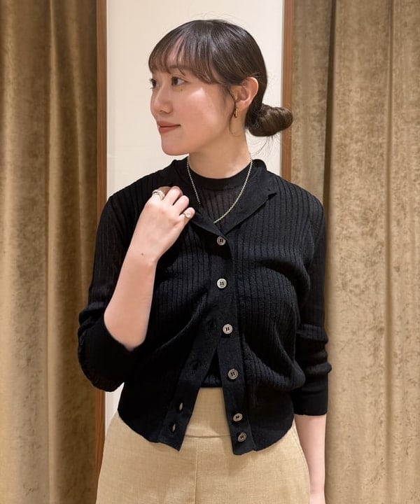大浦 栞さんの「BEAMS WOMEN｜SLOANE / 14ゲージ ワイドリブ カーディガン」を使ったコーディネート