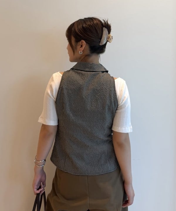 松本 佳菜子さんの「BEAMS WOMEN｜2タック カーブ バレル チノパンツ」を使ったコーディネート