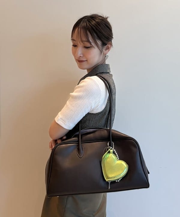 松本 佳菜子さんの「BEAMS WOMEN｜2タック カーブ バレル チノパンツ」を使ったコーディネート