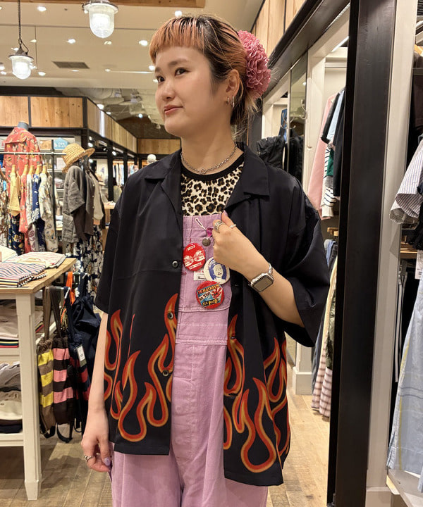 マツモト アカネさんの「BEAMS WOMEN｜ファイヤーパターン オープンカラーシャツ」を使ったコーディネート