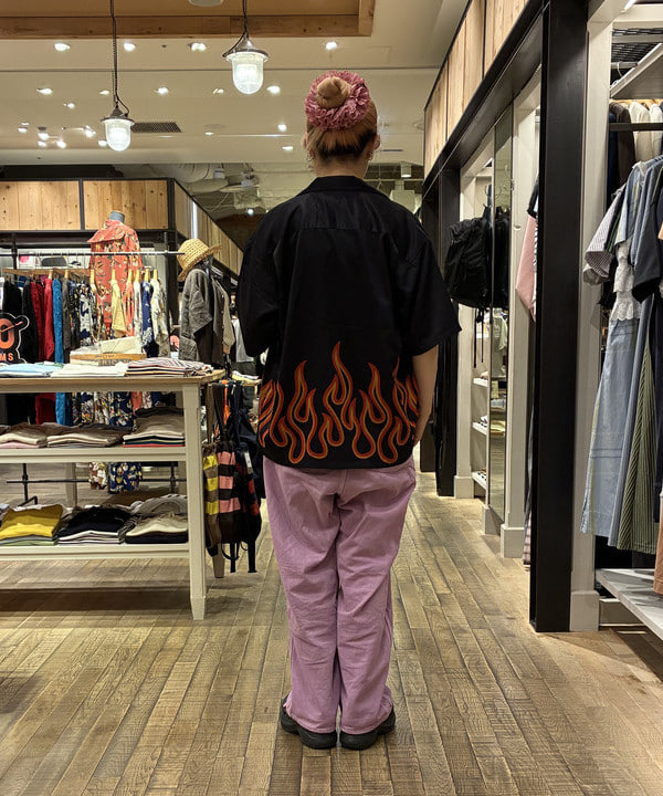マツモト アカネさんの「BEAMS WOMEN｜ファイヤーパターン オープンカラーシャツ」を使ったコーディネート