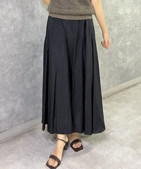 茂野 真楓さんの「BEAMS WOMEN｜リネン 畦 ニットベスト」を使ったコーディネート