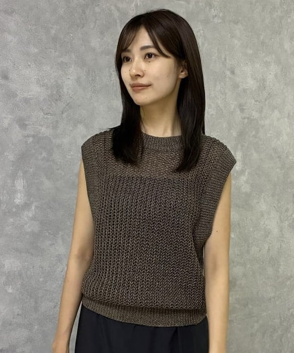 茂野 真楓さんの「BEAMS WOMEN｜リネン 畦 ニットベスト」を使ったコーディネート