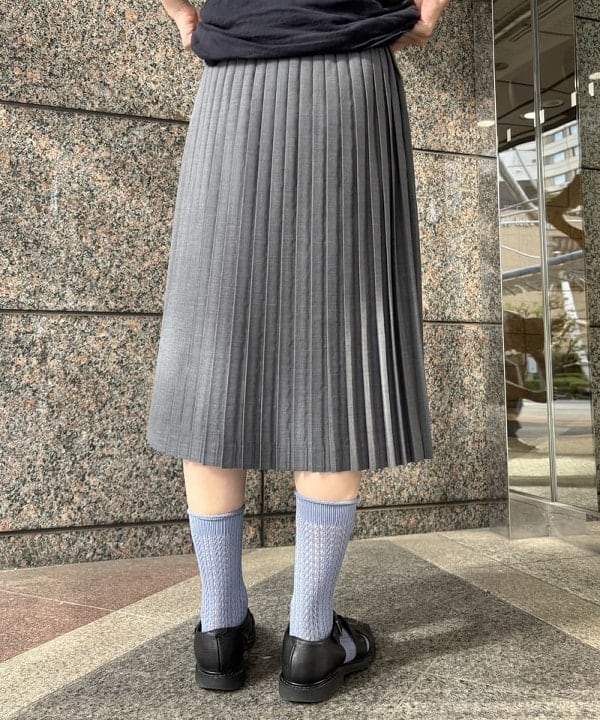 サワイさんの「BEAMS WOMEN｜ミックス プリーツ スカート」を使ったコーディネート