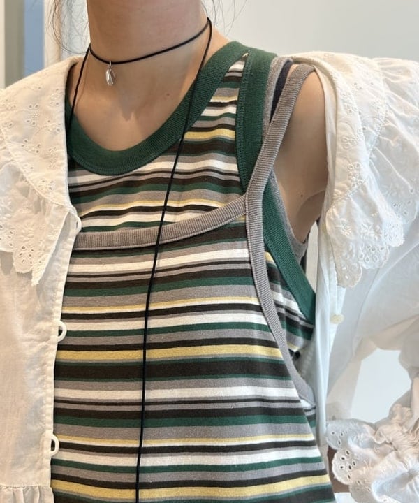 清水 彩乃さんの「BEAMS WOMEN｜カットワーク ブラウス」を使ったコーディネート