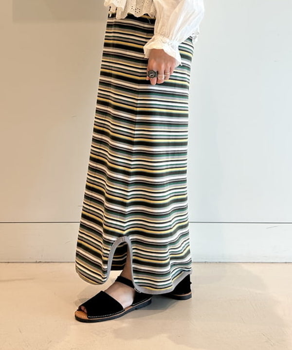 清水 彩乃さんの「BEAMS WOMEN｜カットワーク ブラウス」を使ったコーディネート