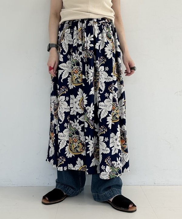清水 彩乃さんの「BEAMS WOMEN｜【別注】BUZZ RICKSON'S / USN デニム トラウザーズ」を使ったコーディネート