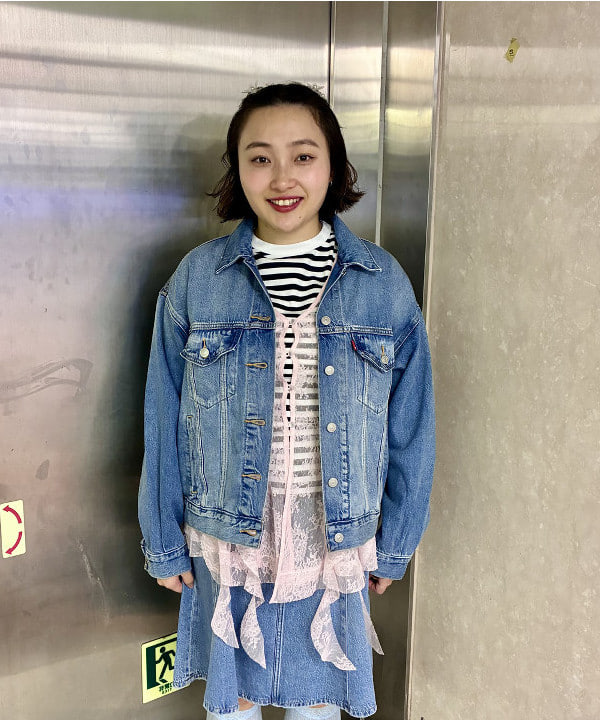葛岡 七海さんの「BEAMS WOMEN｜LEVI&rsquo;S(R) / 90S トラッカージャケット」を使ったコーディネート