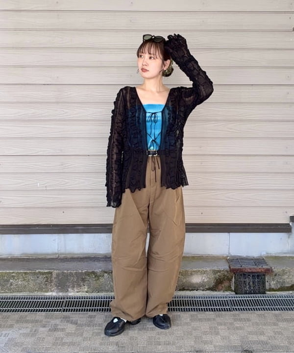 カタヤマ アヤさんの「BEAMS WOMEN｜メッシュ ストライプ カーディガン」を使ったコーディネート