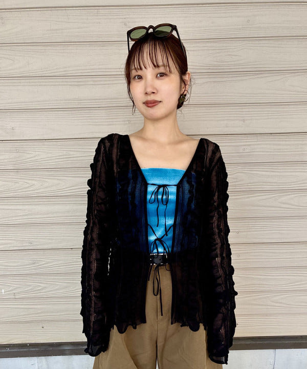 カタヤマ アヤさんの「BEAMS WOMEN｜メッシュ ストライプ カーディガン」を使ったコーディネート
