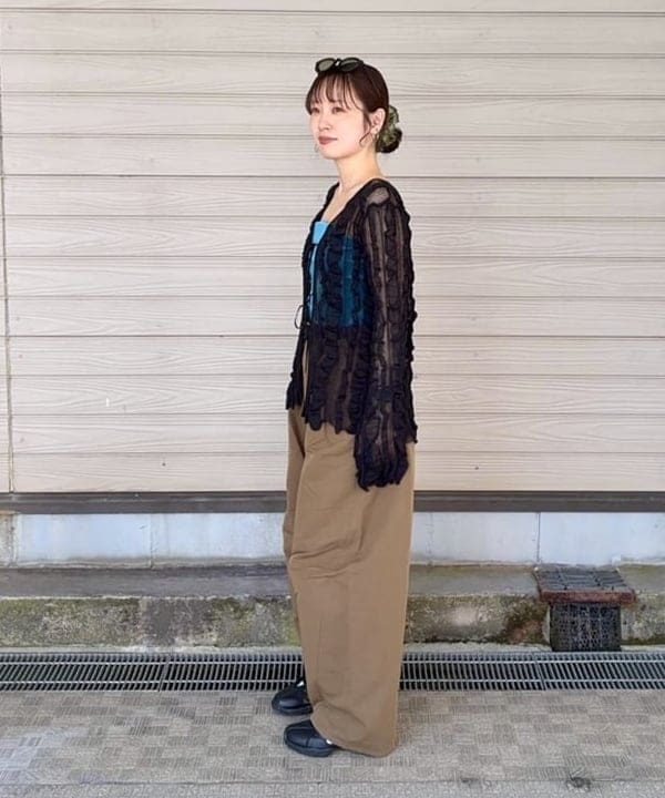 カタヤマ アヤさんの「BEAMS WOMEN｜メッシュ ストライプ カーディガン」を使ったコーディネート