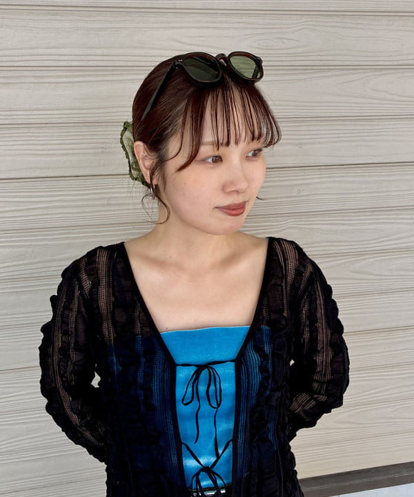 カタヤマ アヤさんの「BEAMS WOMEN｜メッシュ ストライプ カーディガン」を使ったコーディネート