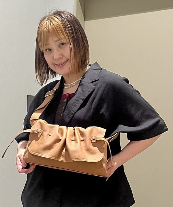 極美品 伊製 インターナショナルギャラリービームス パンチングレザー M 茶 ビームス ハート MARK IS みなとみらい（1201011） スタイリング