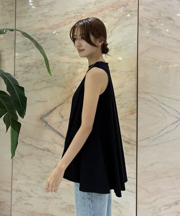 茂野 真楓さんの「BEAMS WOMEN｜COG THE BIGSMOKE / HIBA バックフレアートップス」を使ったコーディネート