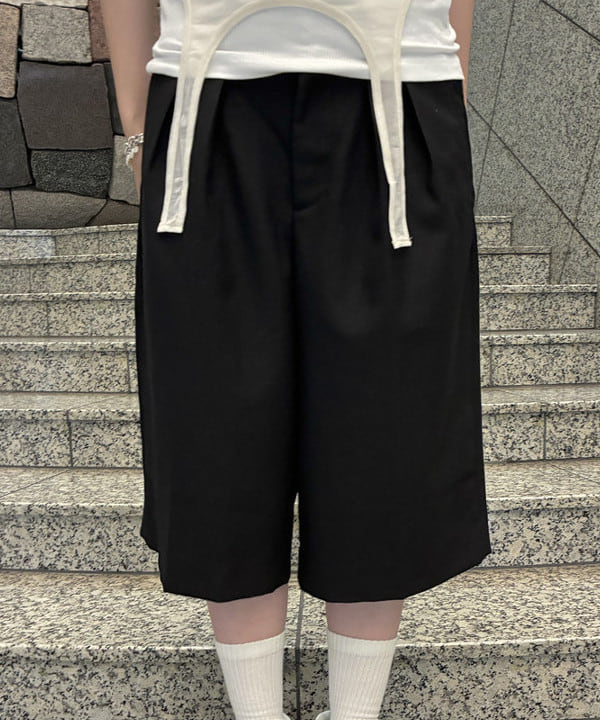 amiriさんの「BEAMS WOMEN｜【ワイドストレートフィット】ショート スラックス」を使ったコーディネート