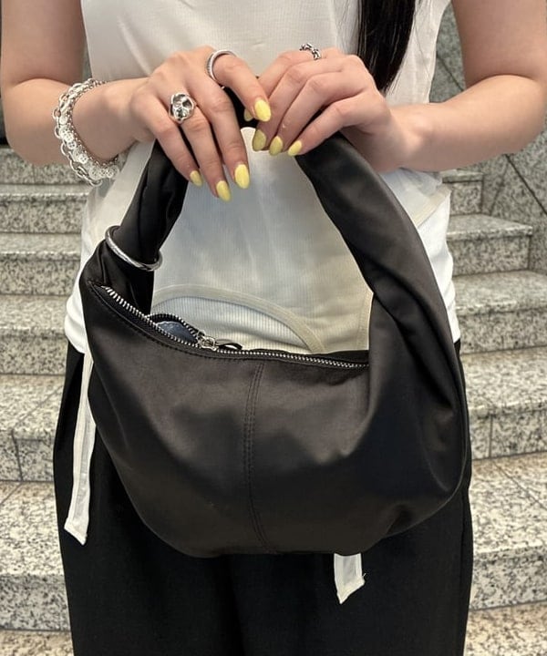 amiriさんの「BEAMS WOMEN｜【ワイドストレートフィット】ショート スラックス」を使ったコーディネート