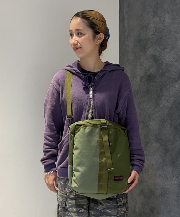 たぐみさんの「BEAMS WOMEN｜【別注】BRIEFING / ミリタリー キット バッグ &rdquo;OLIVE&rdquo;」を使ったコーディネート