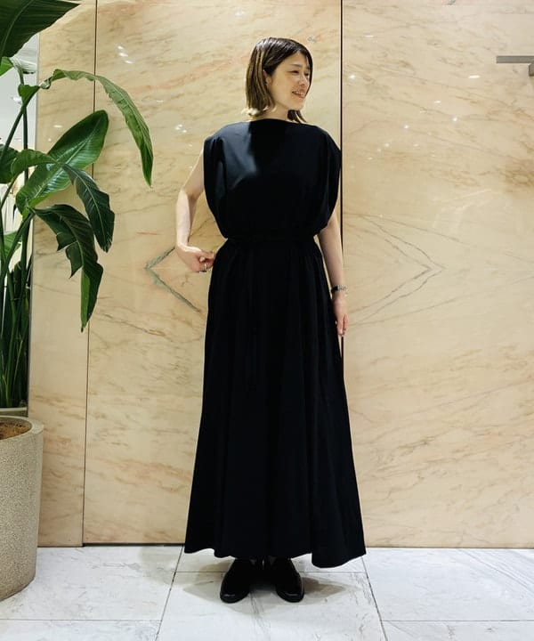 岩沢 珠代さんの「BEAMS WOMEN｜ガラス レザー ローファー」を使ったコーディネート