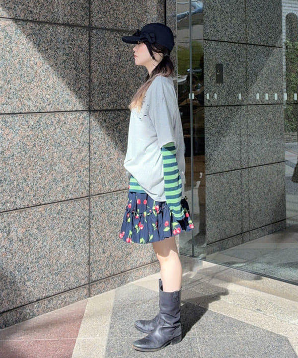 須賀さんの「BEAMS WOMEN｜ダメージ オーバー Tシャツ」を使ったコーディネート