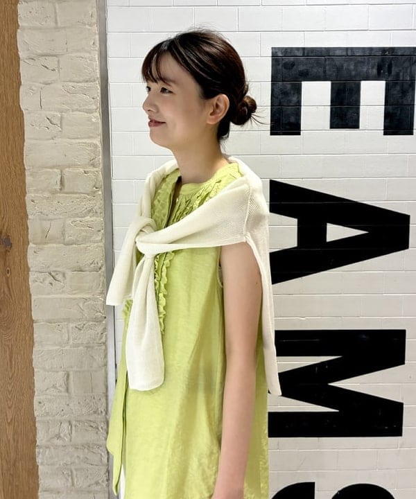 ヒライさんの「BEAMS WOMEN｜レーヨンリネン フリルヨーク ブラウス」を使ったコーディネート