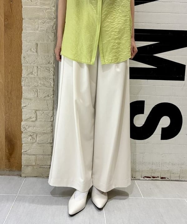 ヒライさんの「BEAMS WOMEN｜レーヨンリネン フリルヨーク ブラウス」を使ったコーディネート