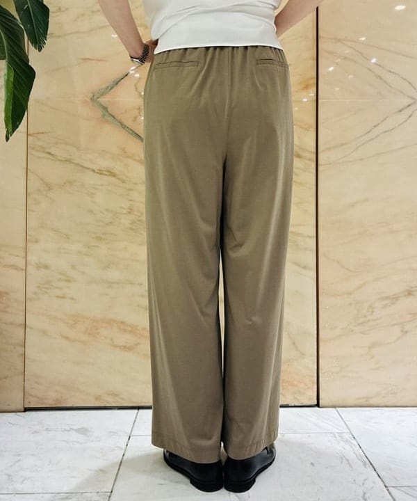 岩沢 珠代さんの「BEAMS WOMEN｜キュプラ イージーパンツ」を使ったコーディネート