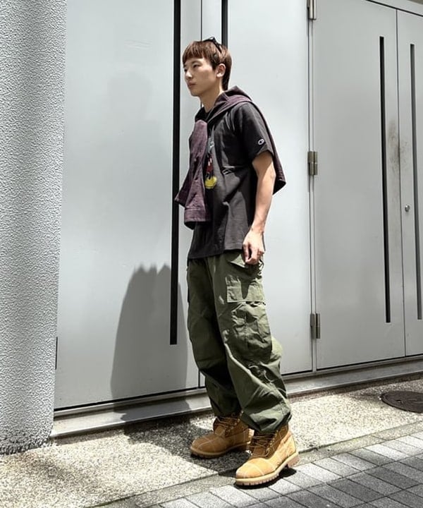 照田 拓史さんの「BEAMS WOMEN｜BEAMS / ビッグ 6ポケット カーゴパンツ」を使ったコーディネート