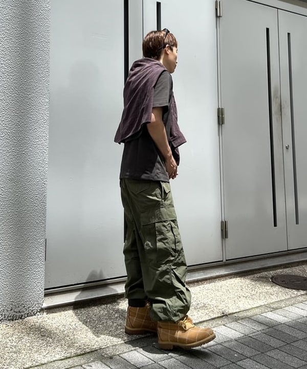 照田 拓史さんの「BEAMS WOMEN｜BEAMS / ビッグ 6ポケット カーゴパンツ」を使ったコーディネート