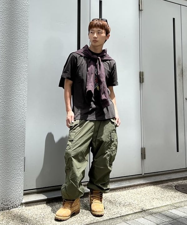 照田 拓史さんの「BEAMS WOMEN｜BEAMS / ビッグ 6ポケット カーゴパンツ」を使ったコーディネート
