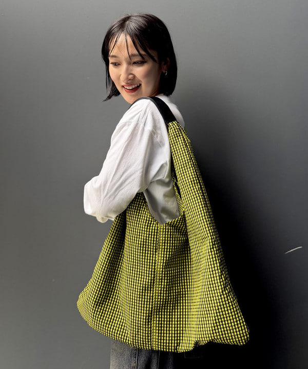 松本 佳菜子さんの「BEAMS WOMEN｜オーバーダイ デニム パンツ」を使ったコーディネート
