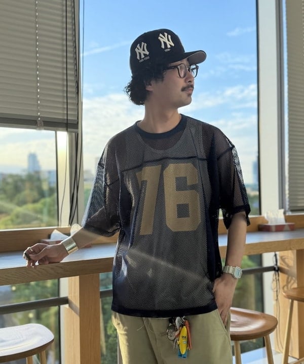 BAKU(東江 漠)さんの「BEAMS WOMEN｜メッシュ プリント Tシャツ【ワイドショートフィット】」を使ったコーディネート