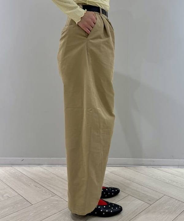 reinaさんの「BEAMS WOMEN｜2タック カーブ バレル チノパンツ」を使ったコーディネート