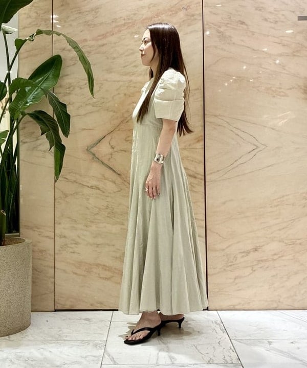 関 桂子さんの「BEAMS WOMEN｜【別注】MARIHA / 花のセレナーデのワンピース」を使ったコーディネート