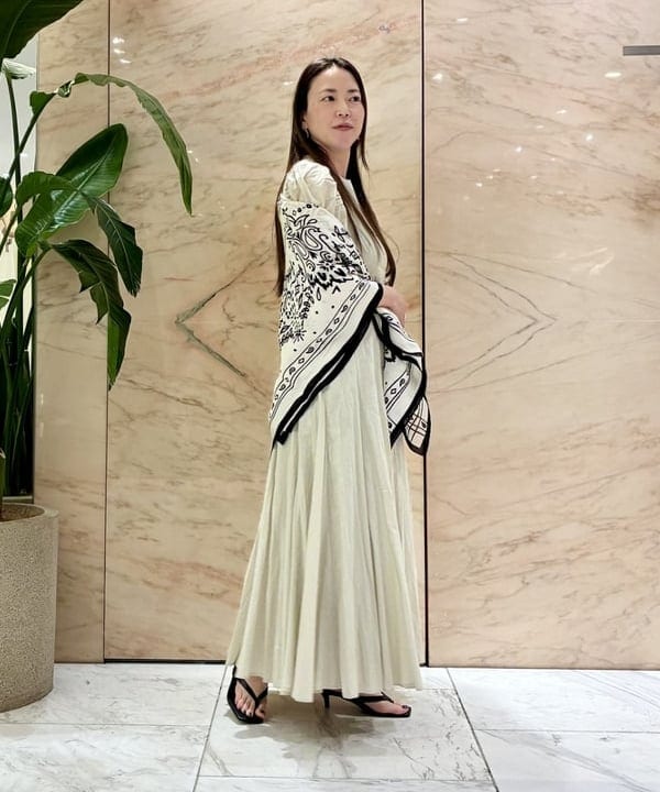関 桂子さんの「BEAMS WOMEN｜【別注】MARIHA / 花のセレナーデのワンピース」を使ったコーディネート