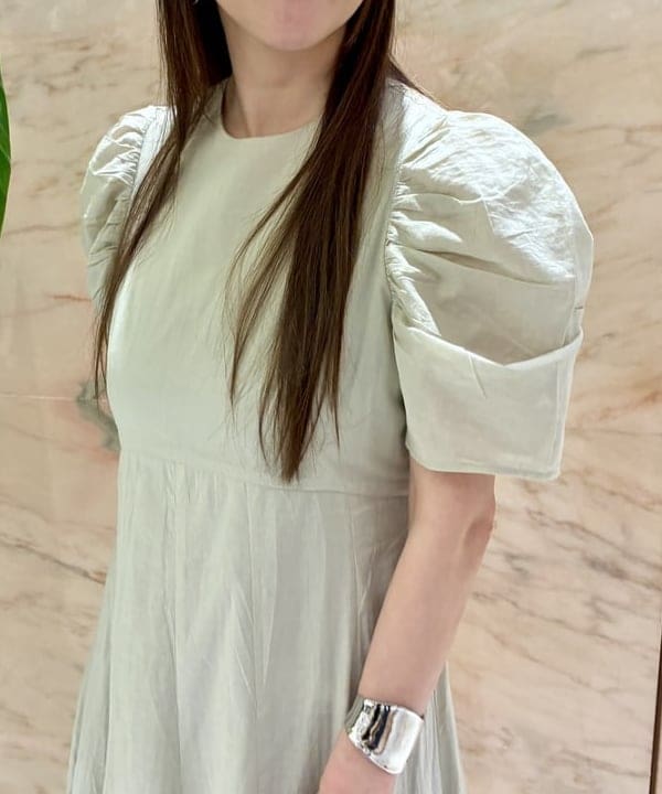関 桂子さんの「BEAMS WOMEN｜【別注】MARIHA / 花のセレナーデのワンピース」を使ったコーディネート