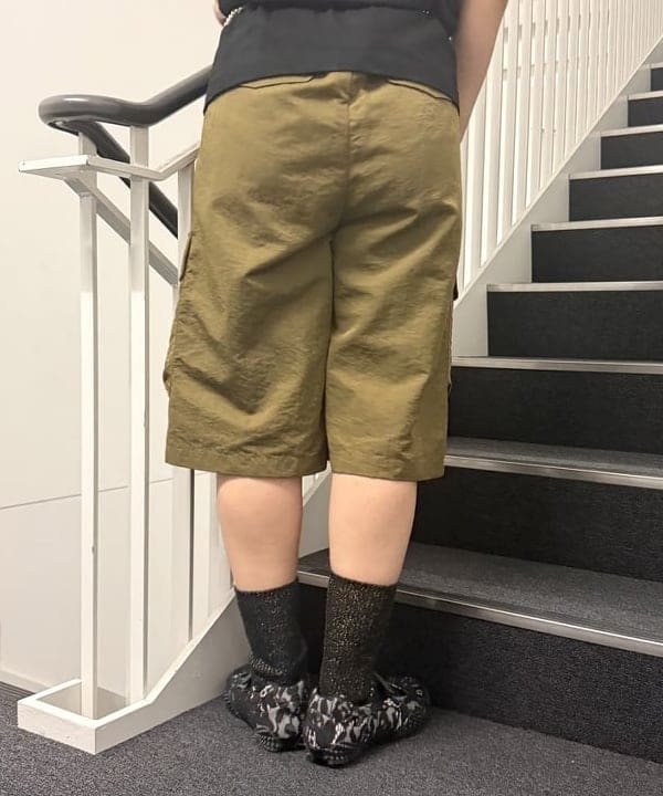 松本 佳菜子さんの「BEAMS WOMEN｜カーゴ ハーフ パンツ」を使ったコーディネート