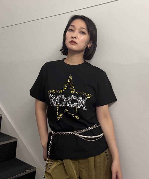 松本 佳菜子さんの「BEAMS WOMEN｜カーゴ ハーフ パンツ」を使ったコーディネート