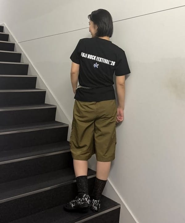 松本 佳菜子さんの「BEAMS WOMEN｜カーゴ ハーフ パンツ」を使ったコーディネート