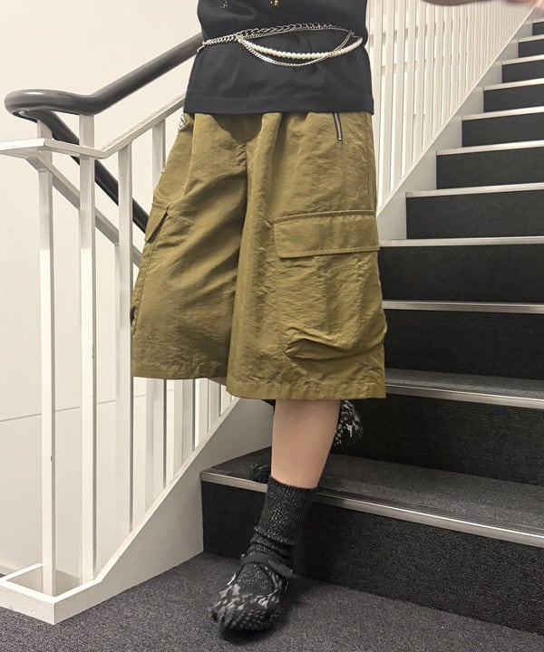 松本 佳菜子さんの「BEAMS WOMEN｜カーゴ ハーフ パンツ」を使ったコーディネート