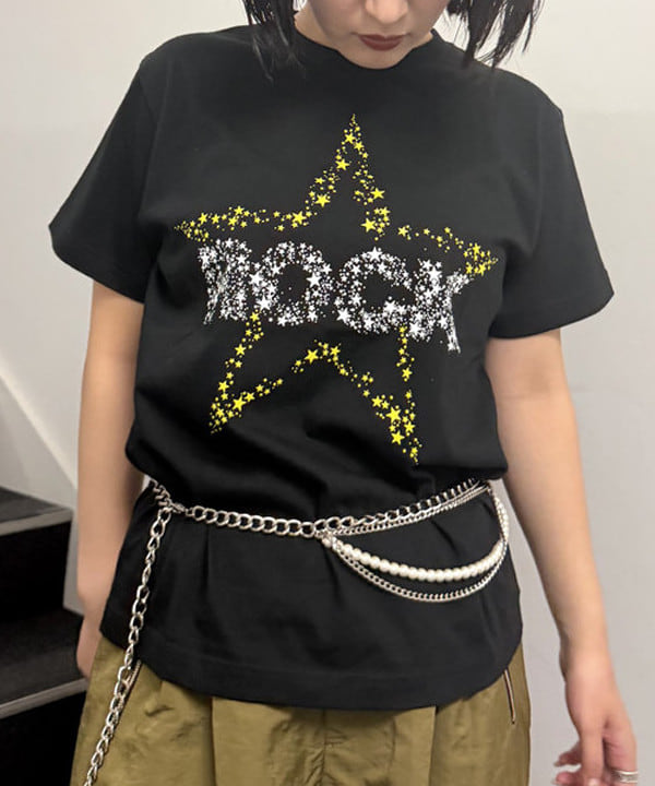 松本 佳菜子さんの「BEAMS WOMEN｜カーゴ ハーフ パンツ」を使ったコーディネート