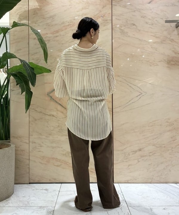 坂本 涼花さんの「BEAMS WOMEN｜CMMN SWDN / Kali ストライプ シャツ」を使ったコーディネート