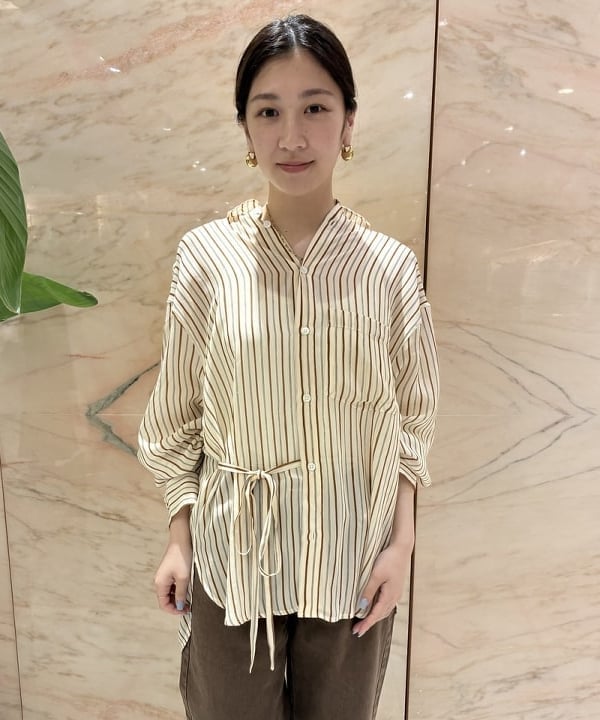 坂本 涼花さんの「BEAMS WOMEN｜CMMN SWDN / Kali ストライプ シャツ」を使ったコーディネート