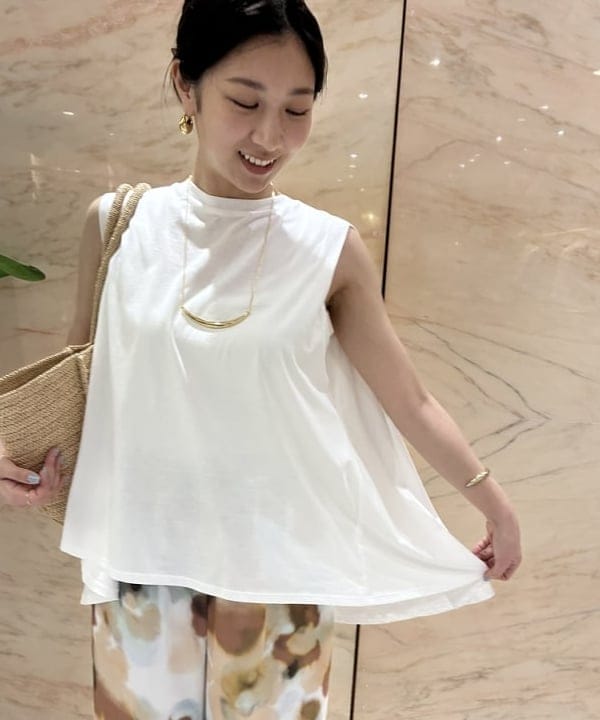 坂本 涼花さんの「BEAMS WOMEN｜ウォーターカラープリント イージーパンツ」を使ったコーディネート