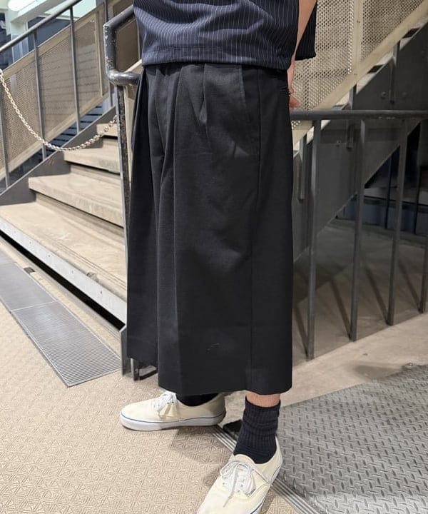 川崎 駿希さんの「BEAMS WOMEN｜【ワイドストレートフィット】ショート スラックス」を使ったコーディネート