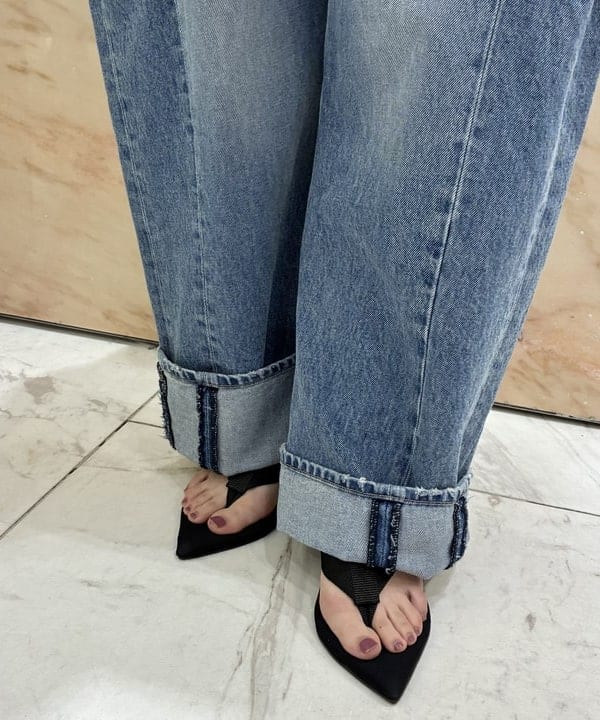 坂本 涼花さんの「BEAMS WOMEN｜B SIDES / RELAXED CUFFED LASSO デニムパンツ JANE WASH」を使ったコーディネート