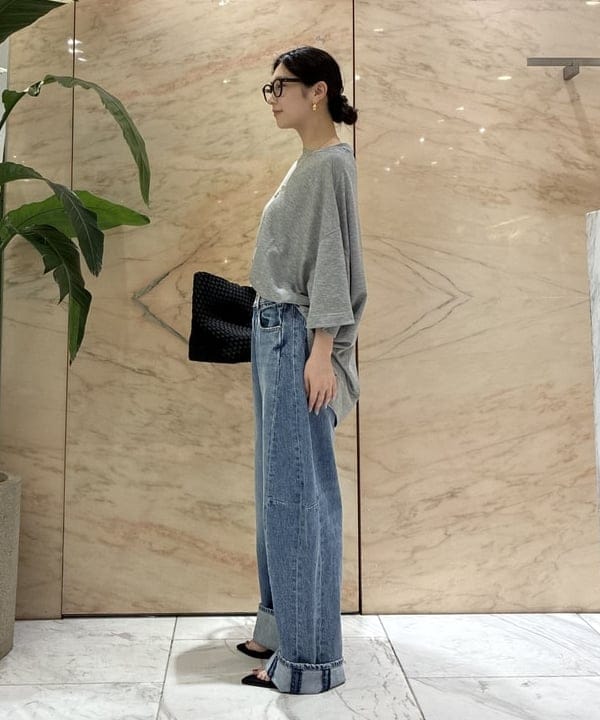 坂本 涼花さんの「BEAMS WOMEN｜B SIDES / RELAXED CUFFED LASSO デニムパンツ JANE WASH」を使ったコーディネート