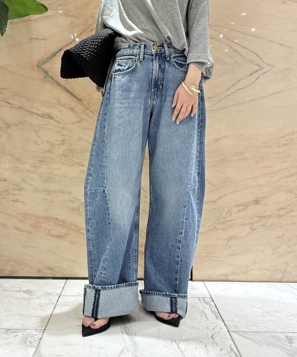 坂本 涼花さんの「BEAMS WOMEN｜B SIDES / RELAXED CUFFED LASSO デニムパンツ JANE WASH」を使ったコーディネート