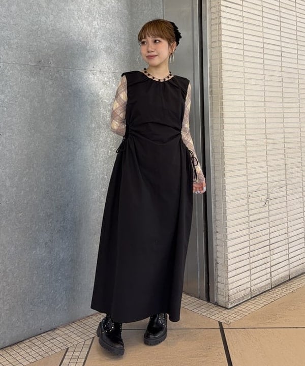 まゆちゃんさんの「BEAMS WOMEN｜カットアウト ノースリーブ ワンピース」を使ったコーディネート