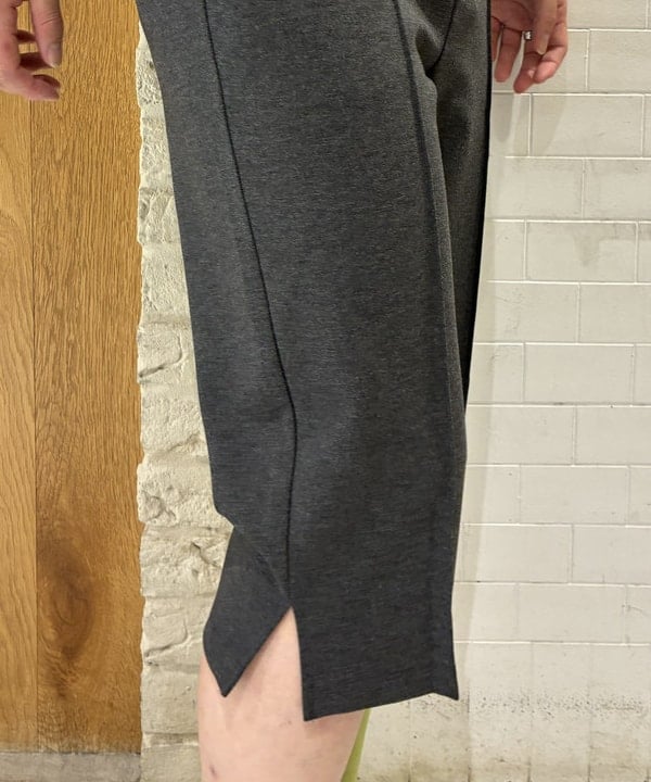 マツミヤさんの「BEAMS WOMEN｜ストレッチ カプリ パンツ」を使ったコーディネート