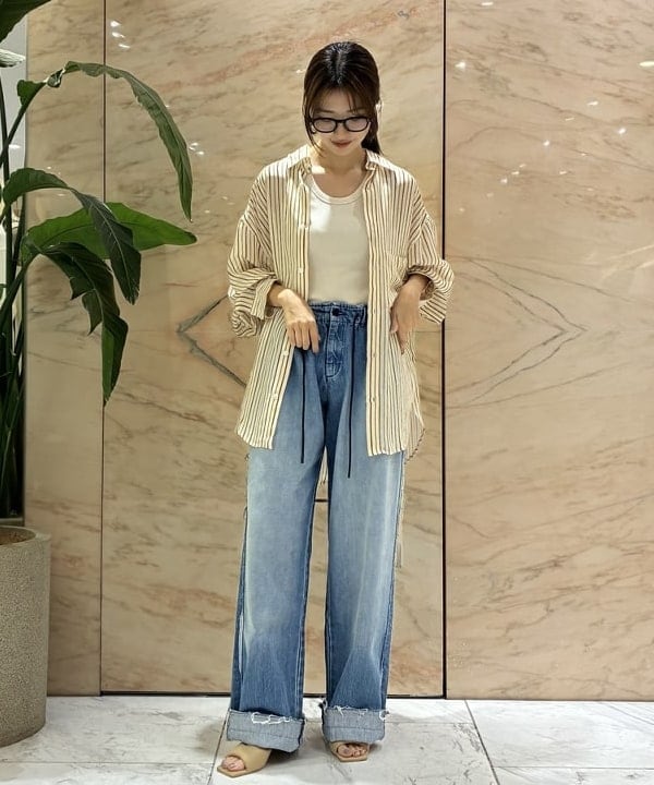 茂野 真楓さんの「BEAMS WOMEN｜CMMN SWDN / Kali ストライプ シャツ」を使ったコーディネート